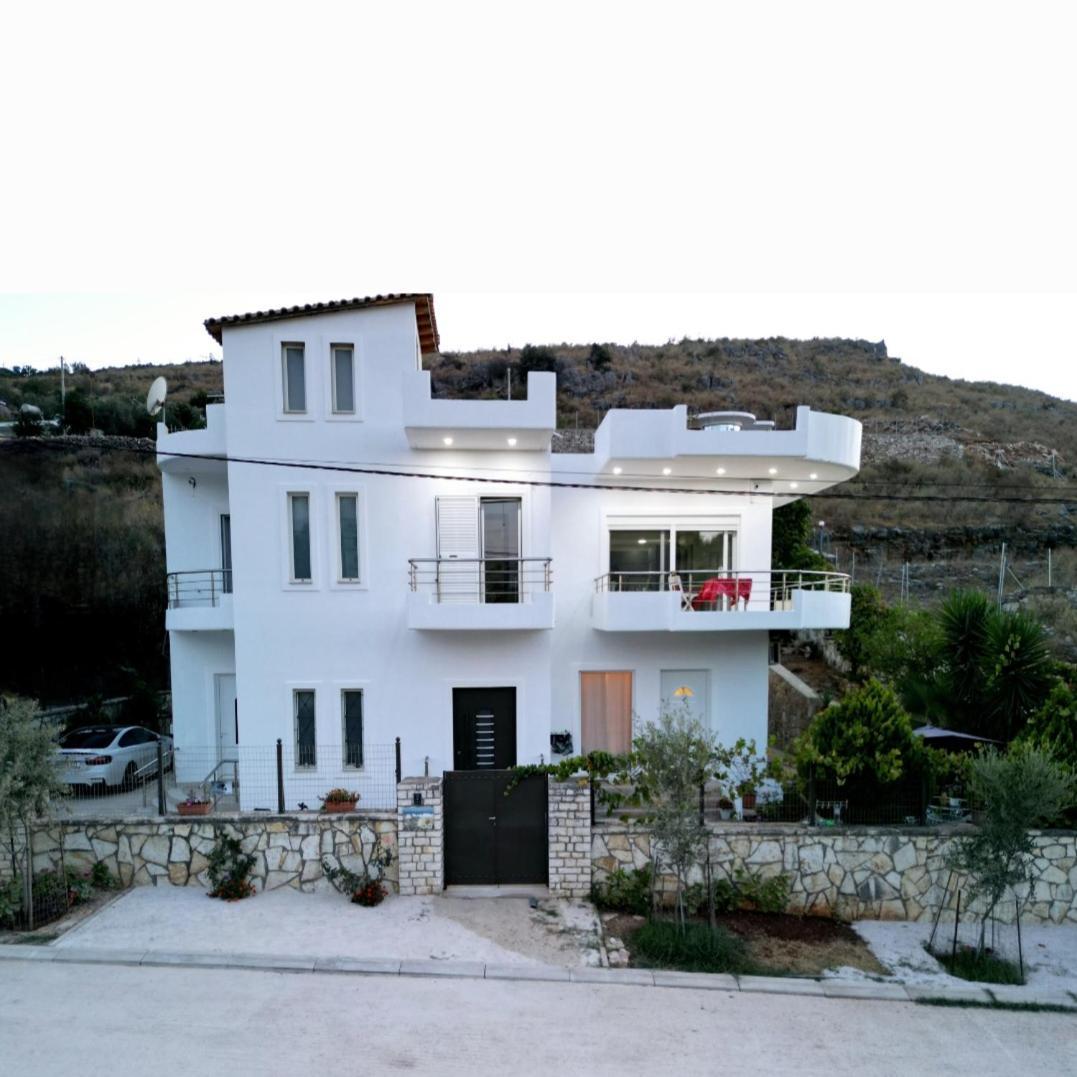 Blue Mare Apartments Sarande Exterior photo