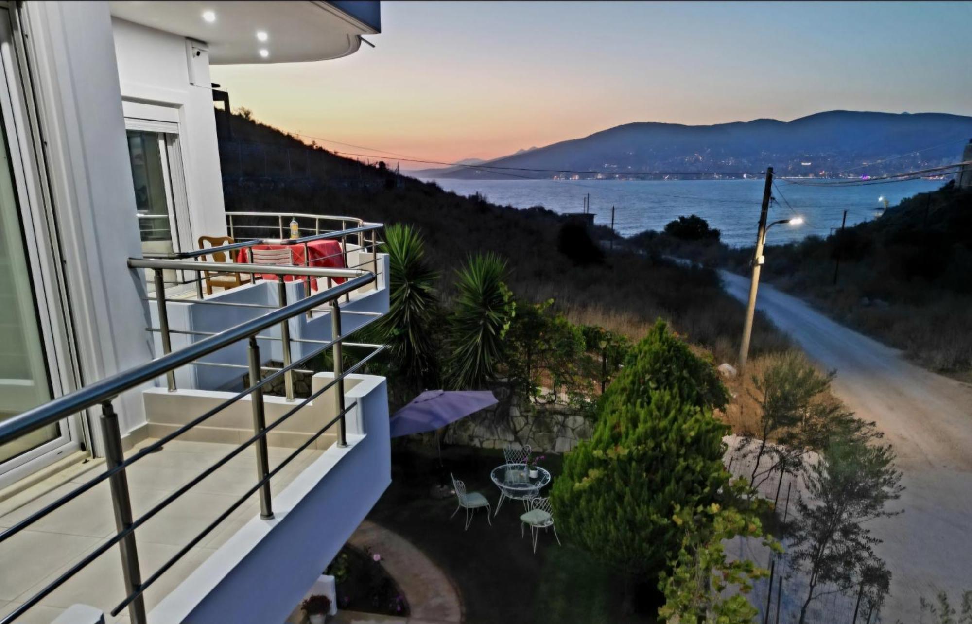 Blue Mare Apartments Sarande Exterior photo